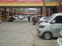  徐图港地铁站旁边，周边多小区密集，外卖火爆！！双证齐全。